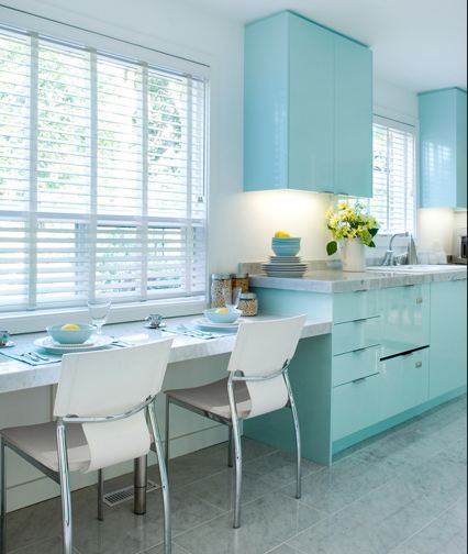 https://coltisorultau.files.wordpress.com/2010/11/brandon-barre-blue-kitchen-breakfast-bar-light-blue-high-gloss-cabinets-cabinetry-color-ideas-kitchen.jpg